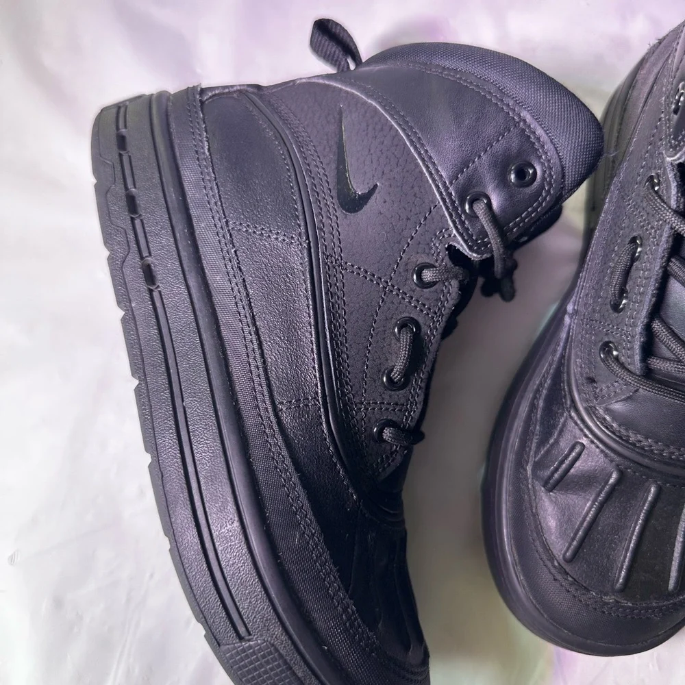 Nike Men's Black Leather Sneakers